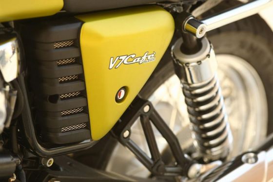 moto_guzzi_v7_cafe_classic_16.jpg_1000x667