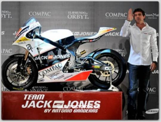 tn_antonio_banderas_team_moto2