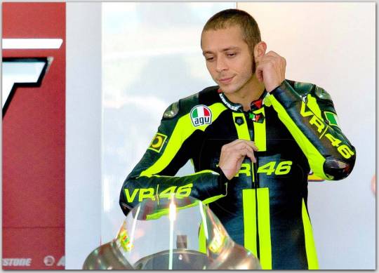 fb_valentino-rossi-ducati-motogp-test-valencia-2