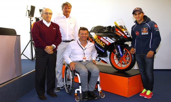 77942 KTM_RC390_Cup_Presentation_1024