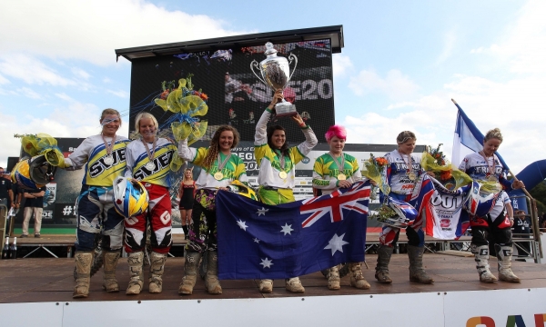 women podium_ISDE_2013_4759
