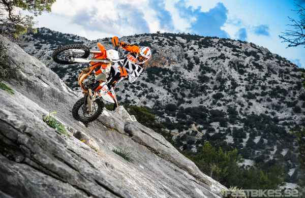 Action3 350EXCF_MY15_dafe_B