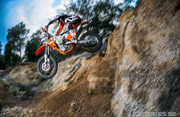 Action 450EXC_MY15_dafe_B