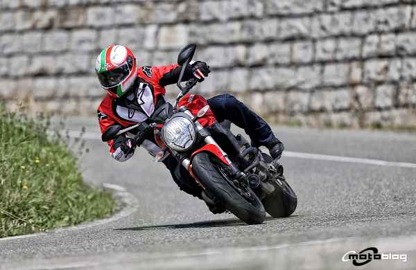 ducati-monster821-14