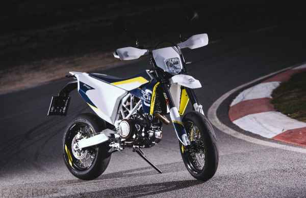 701 SUPERMOTO_Static.464