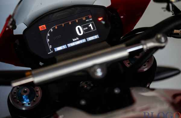 test-ducati-monster-1200-r-91