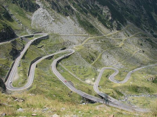 800px-Transfagarasan twisty_road