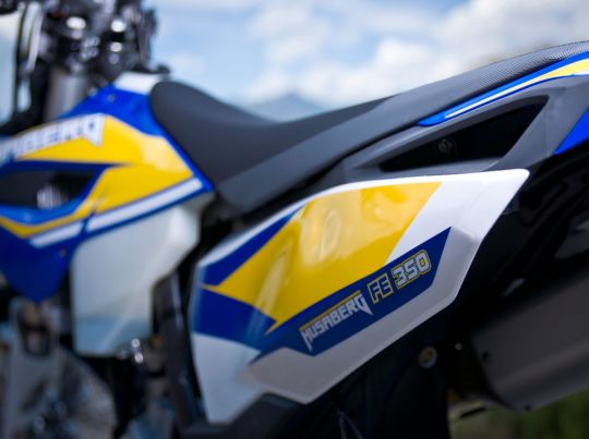Husaberg -details_airbox-cover_handhold_FE-350_1